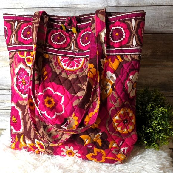Vera Bradley Handbags - 2/$20 Vera Bradley Floral Quilted Tote Bag - Excellent Condition!